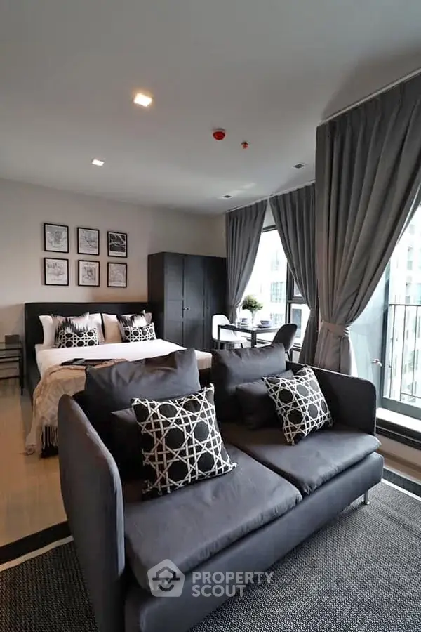 1 Bedroom Condo at Life Asoke - Rama 9