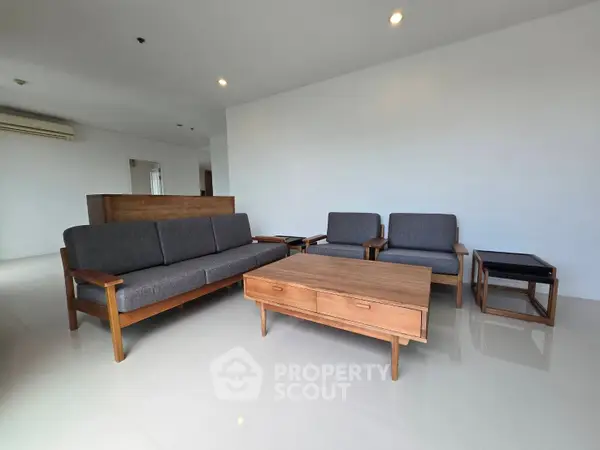 4 Bedroom Condo at Villa Asoke